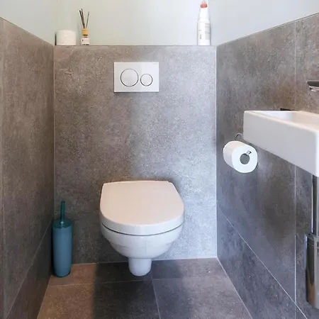 2 Bedroom Lovely In